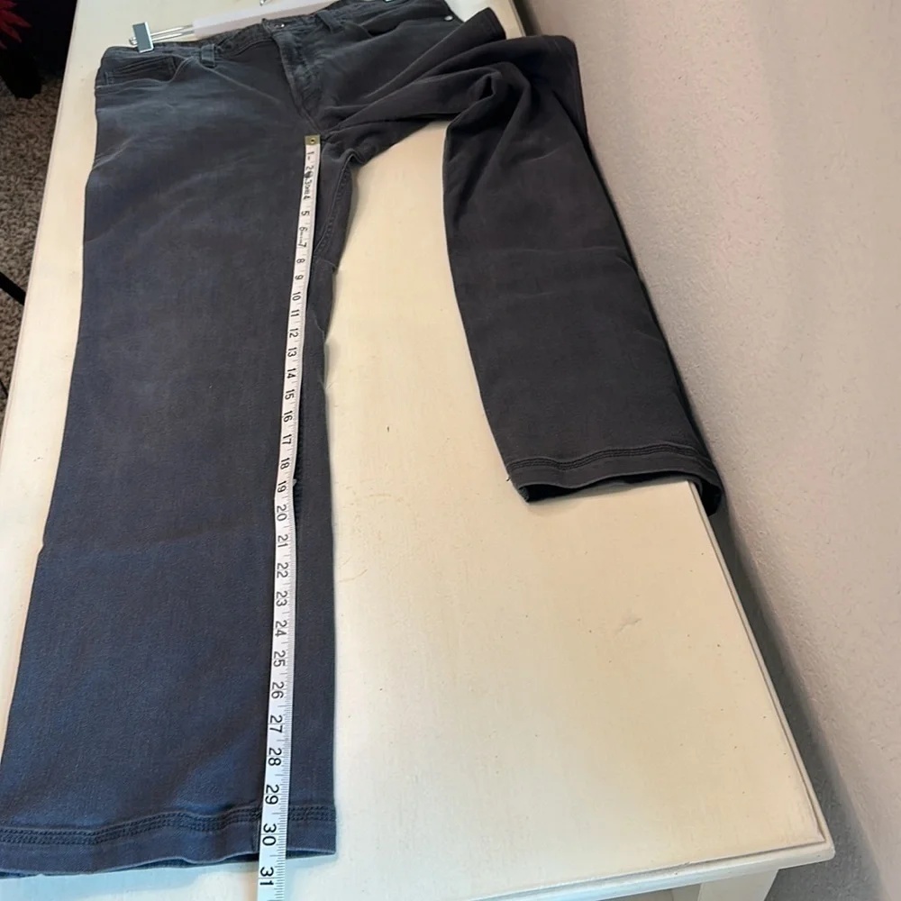 Men's Mountain Hardwear Straight‎ Leg Grey Denim Active Jeans Size 32X32